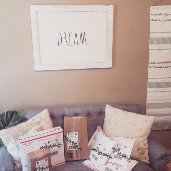 Meet your Posher, Mandi - Picture 3 of 5